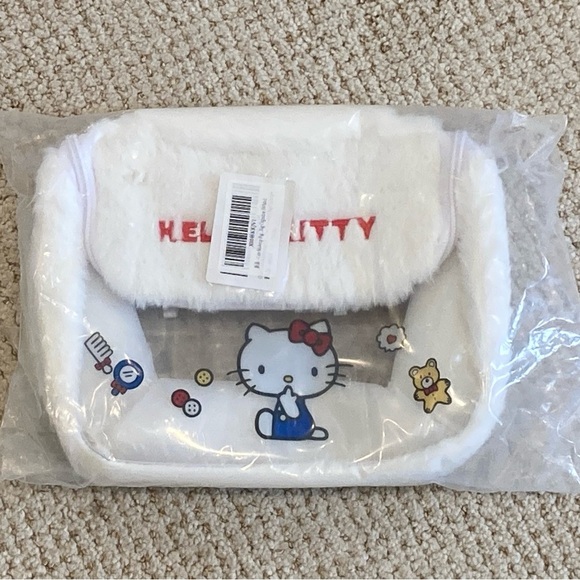 NWT Hello Kitty Faux Fur Travel Cosmetic Bag – Hanging Makeup Organizer Case - Picture 6 of 7